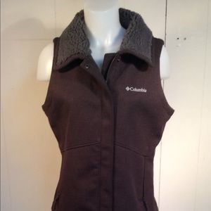 Columbia vest with Sherpa collar women’s sz M